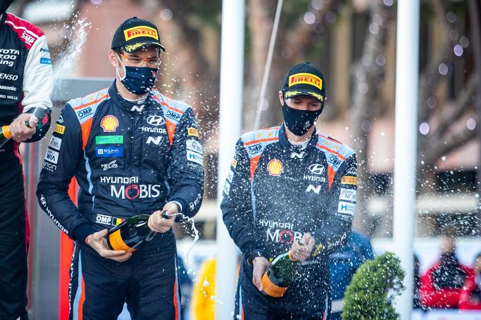 Podio: tercer lugar Thierry Neuville, Martijn Wydaeghe, Hyundai Motorsport Hyundai i20 Coupe WRC