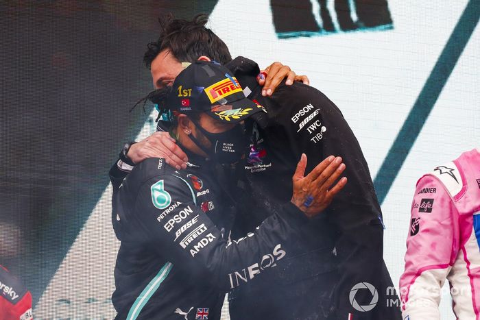 Race Winner Lewis Hamilton, Mercedes-AMG F1 and Toto Wolff, Executive Director (Business), Mercedes AMG celebrate on the podium