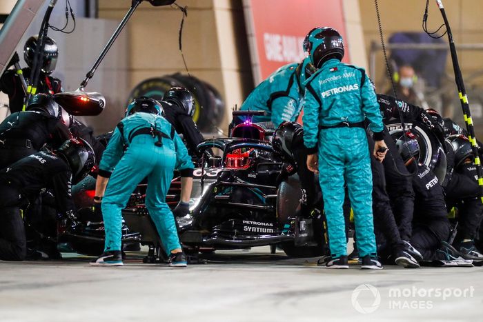 George Russell, Mercedes F1 W11,pit stop