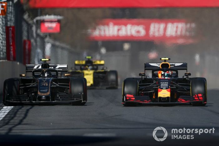 Pierre Gasly, Red Bull Racing RB15, Kevin Magnussen, Haas F1 Team VF-19