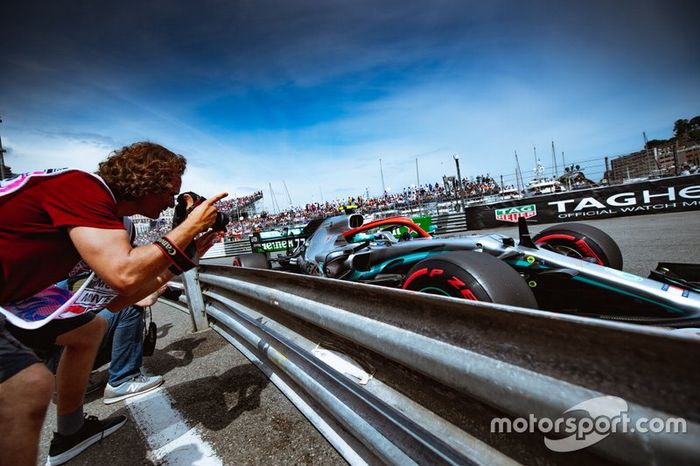 Fotógrafos en la pista