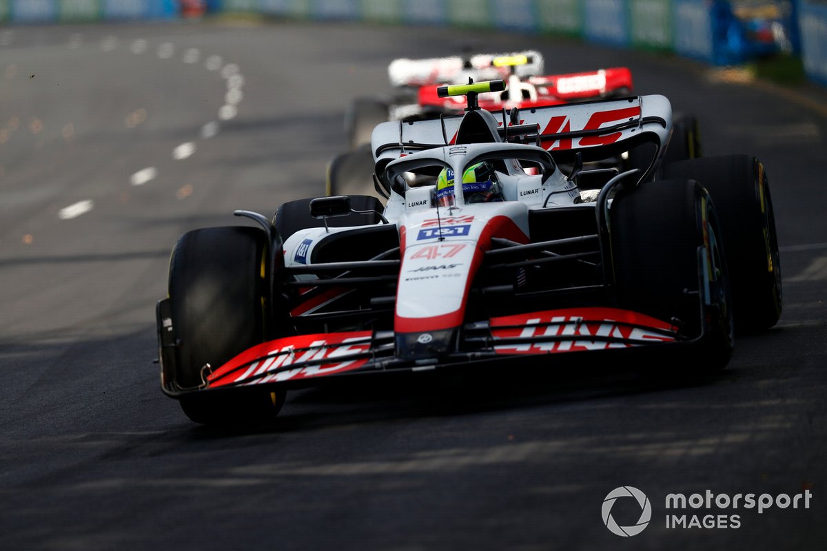 "Schumacher'in Ferrari'ye geçmesi için 3 seneye daha ihtiyacı var" 1 Formula 1 Haberleri - F1 Puan Durumu Mick Schumacher, Haas VF-22