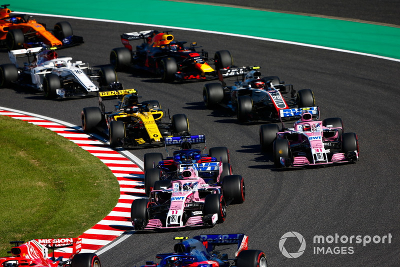 Sebastian Vettel, Ferrari SF71H, Pierre Gasly, Scuderia Toro Rosso STR13, Sergio Perez, Racing Point Force India VJM11, Brendon Hartley, Toro Rosso STR13, Esteban Ocon, Racing Point Force India VJM11, Carlos Sainz Jr., Renault Sport F1 Team R.S. 18, Kevin Magnussen, Haas F1 Team VF-18, Charles Leclerc, Sauber C37, Daniel Ricciardo, Red Bull Racing RB14, y Fernando Alonso, McLaren MCL33, at the start