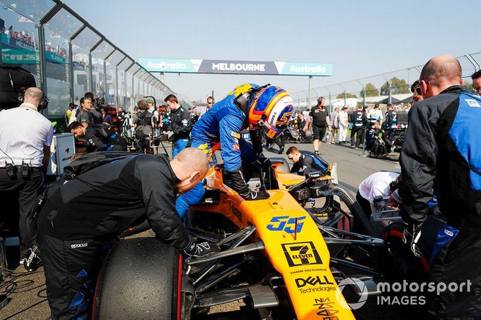 Carlos Sainz Jr., McLaren MCL34 on the grid