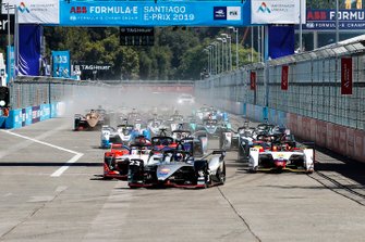 Sébastien Buemi, Nissan e.Dams, Nissan IMO1, leads Pascal Wehrlein, Mahindra Racing, M5 Electro and Daniel Abt, Audi Sport ABT Schaeffler, Audi e-tron FE05