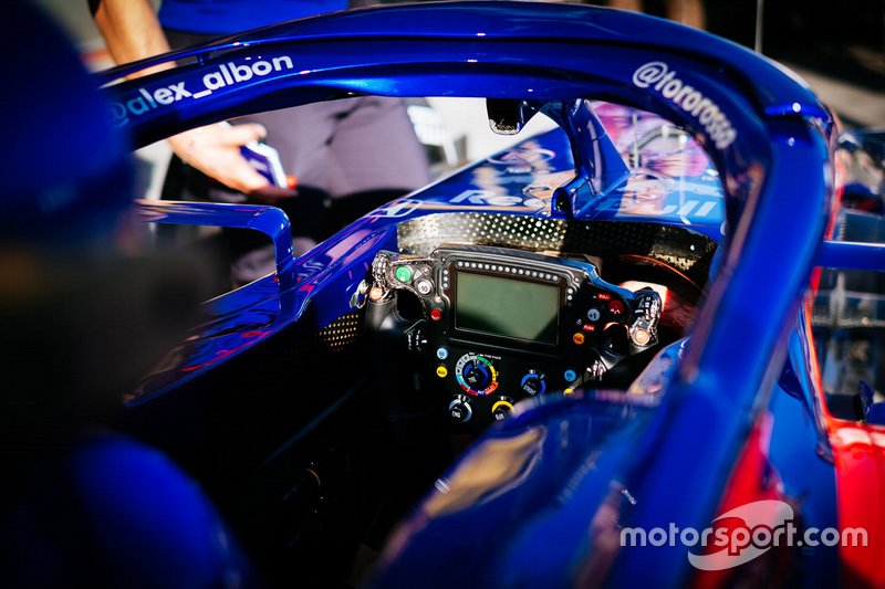 Toro Rosso STR14: Cockpit mit Lenkrad