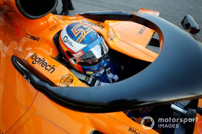 Carlos Sainz Jr., McLaren MCL34 cockpit view