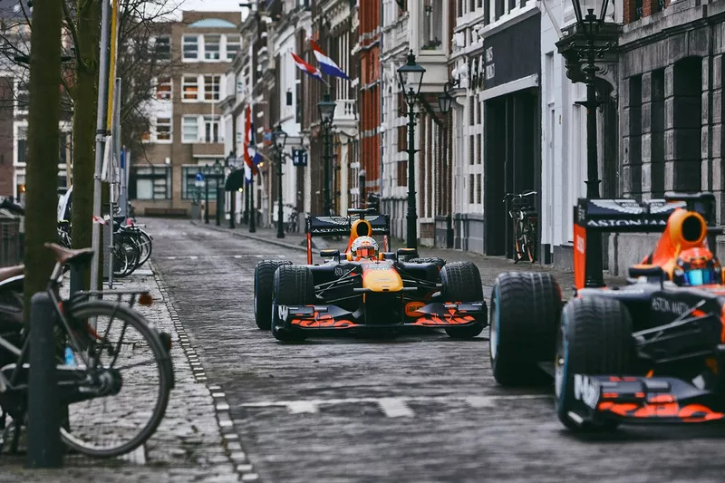 Max Verstappen y Alexander Albon, Red Bull Racing