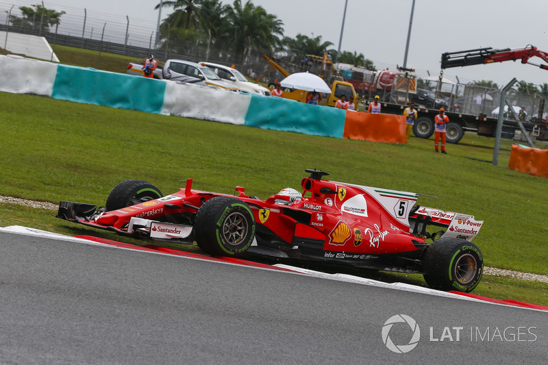 Sebastian Vettel, Ferrari SF70H runs wide