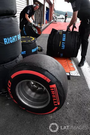 Pirelli band detail
