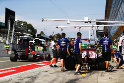 Фернандо Алонсо, McLaren MCL32, Серхіо Перес, Force India