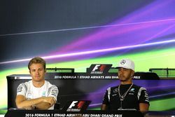 Nico Rosberg, Mercedes AMG F1; Lewis Hamilton, Mercedes AMG F1