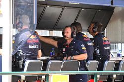 Christian Horner, Team Principal Red Bull Racing RB13 sur le muret des stands