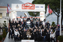 Los ganadores Sébastien Ogier, Julien Ingrassia, M-Sport y el tercero Ott Tänak, Martin Järveoja, M-