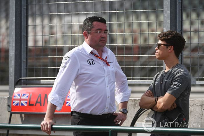 Eric Boullier, Director McLaren y  Nyck De Vries, McLaren