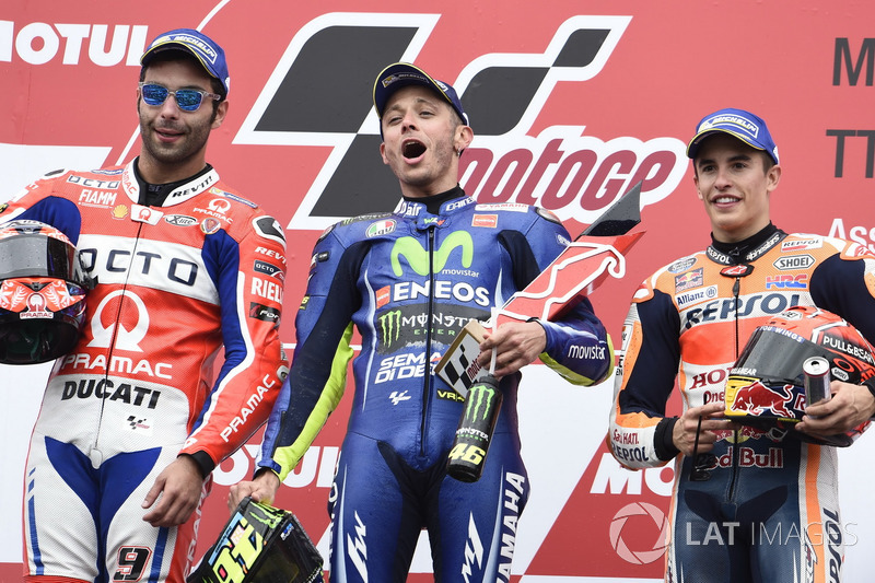 Podio: 1º Valentino Rossi, 2º Danilo Petrucci, 3º Marc Márquez