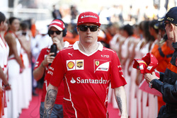 Гонщики Ferrari Кими Райкконен и Себастьян Феттель