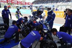 YAMAHA FACTORY RACING TEAMのピット作業