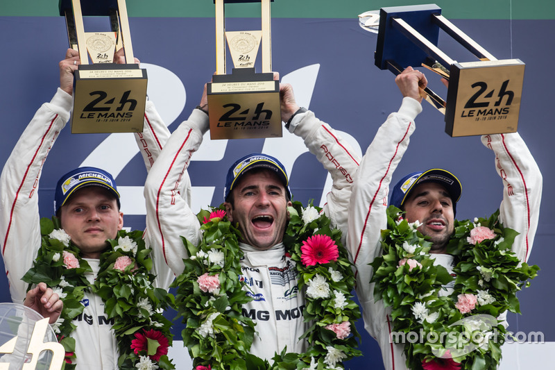 LMP1 podium: class and overal winners #2 Porsche Team Porsche 919 Hybrid: Romain Dumas, Neel Jani, Marc Lieb