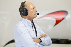 Ron Dennis, McLaren-Geschäftsführer, in der Box