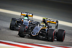 Sergio Perez, Sahara Force India F1 VJM09 devant son équipier Nico Hulkenberg, Sahara Force India F1 VJM09