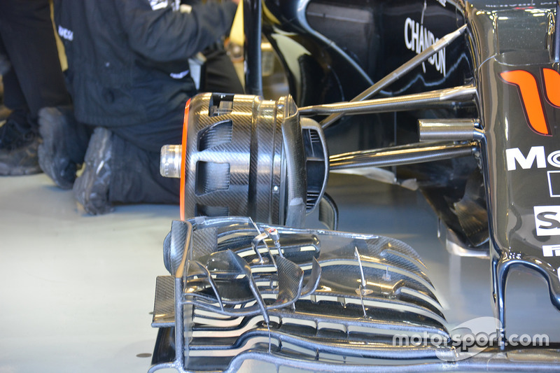 McLaren MP4-31: Vorderradbremse