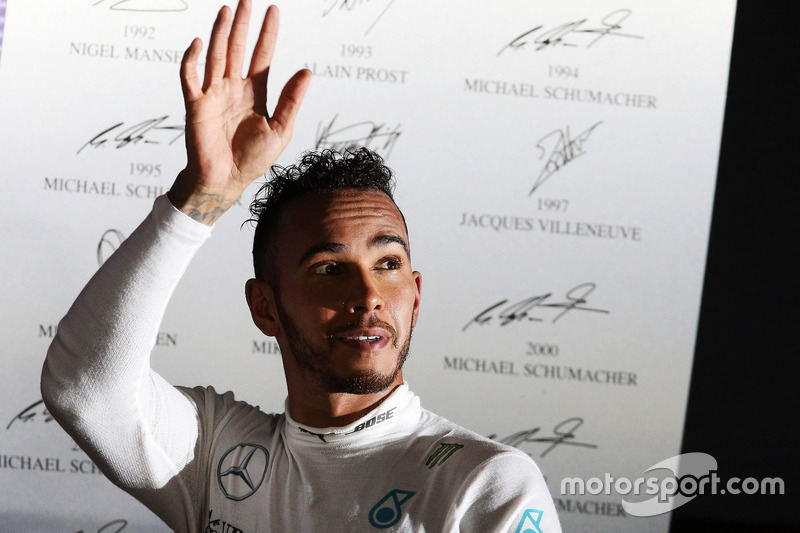 Lewis Hamilton, Mercedes AMG F1 celebra su tercer puesto en el podio