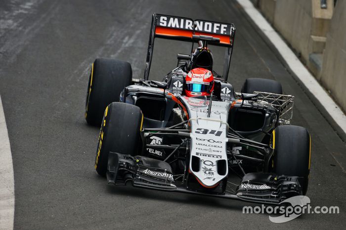 Nikita Mazepin, piloto de desarollo del Sahara Force India F1 Team, con el VJM09