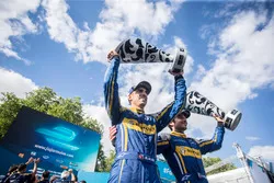 Sebastien Buemi, Renault e.Dams et Nicolas Prost, Renault e.Dams fêtent leurs victoires sur le podium