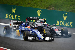 Felipe Nasr, Sauber C35 y Jenson Button, McLaren MP4-31