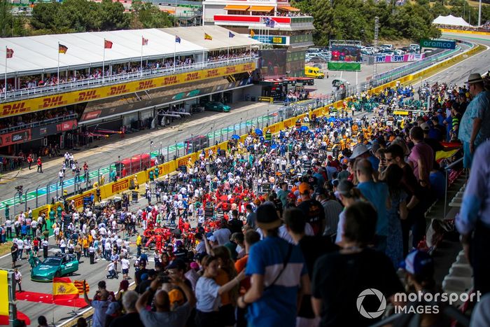 La parrilla previa a la carrera vista desde una tribuna 