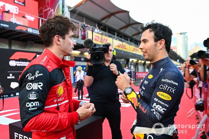 Ganador de la pole Charles Leclerc, Ferrari, con el segundo puesto Sergio Pérez, Red Bull Racing