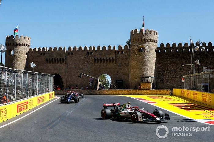 Zhou Guanyu, Alfa Romeo C42, Alex Albon, Williams FW44