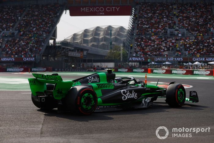 Zhou Guanyu, Stake F1 Team KICK Sauber C44