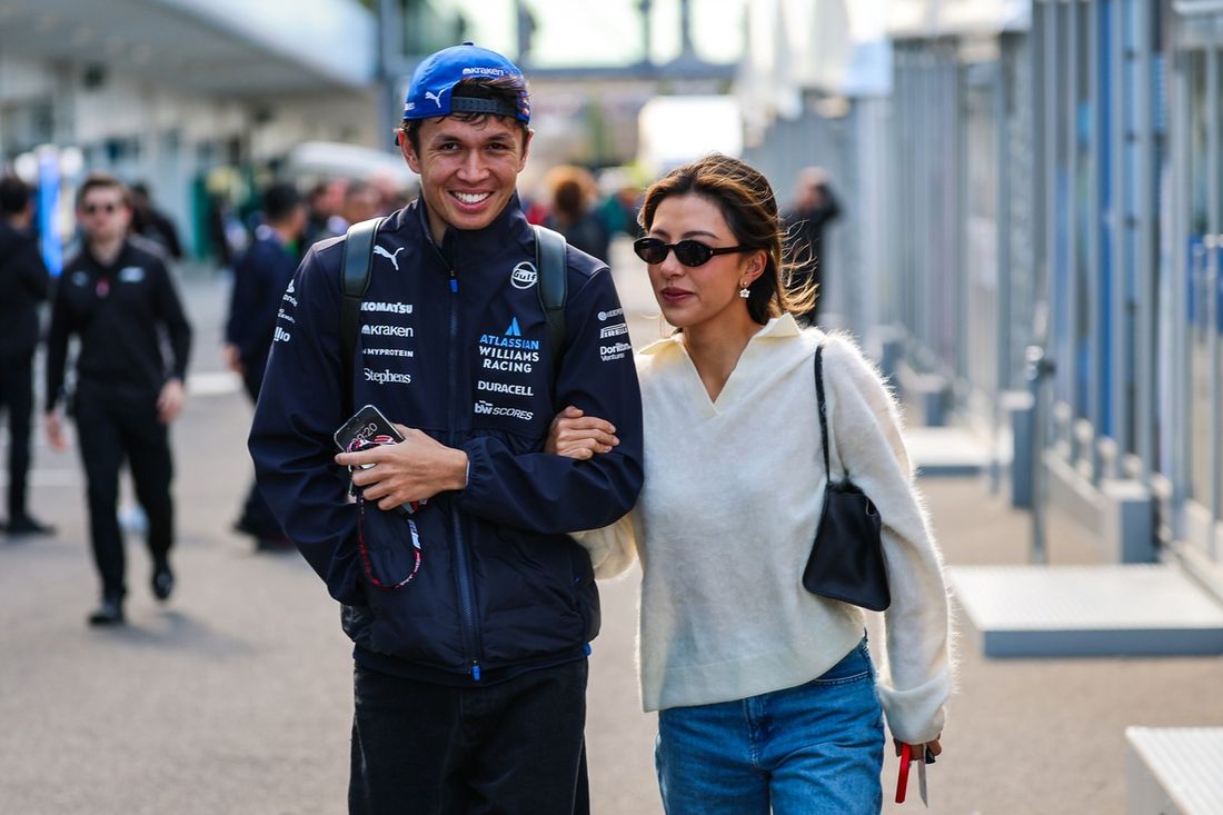 Alex Albon, Williams ze swoją dziewczyną, Lily Muni He