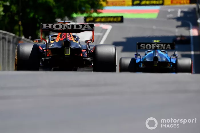 Nicholas Latifi, Williams FW43B, Max Verstappen, Red Bull Racing RB16B