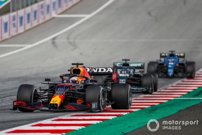 Max Verstappen, Red Bull Racing RB16B, Lance Stroll, Aston Martin AMR21, Fernando Alonso, Alpine A521