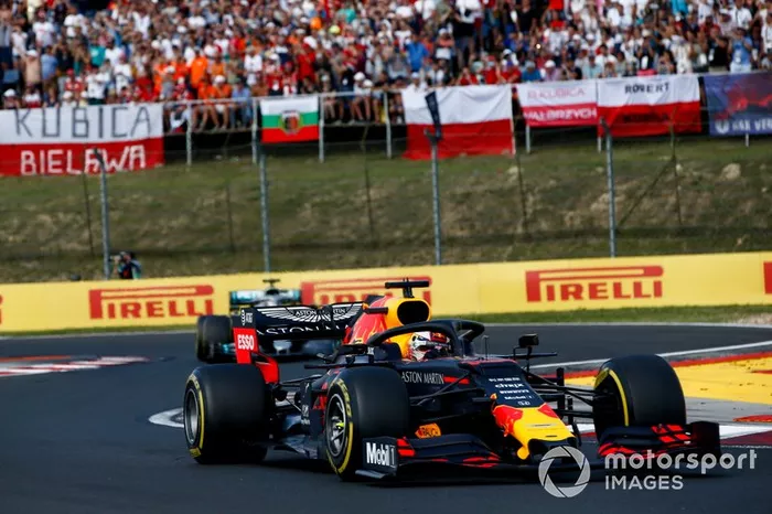 Max Verstappen lidera contra Hamilton