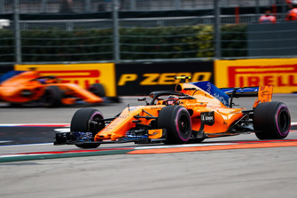 Stoffel Vandoorne, McLaren MCL33 ve Fernando Alonso, McLaren MCL33