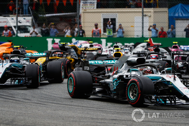 Lewis Hamilton, Mercedes AMG F1 W09, Valtteri Bottas, Mercedes AMG F1 W09, Romain Grosjean, Haas F1 Team VF-18, Carlos Sainz Jr., Renault Sport F1 Team RS 18