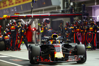 Daniel Ricciardo, Red Bull Racing RB14, sort de son stand
