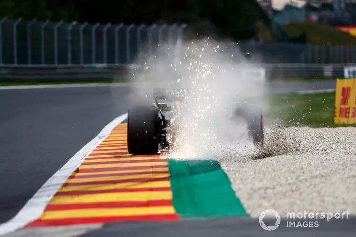 Saltan chispas de Daniel Ricciardo, McLaren MCL36