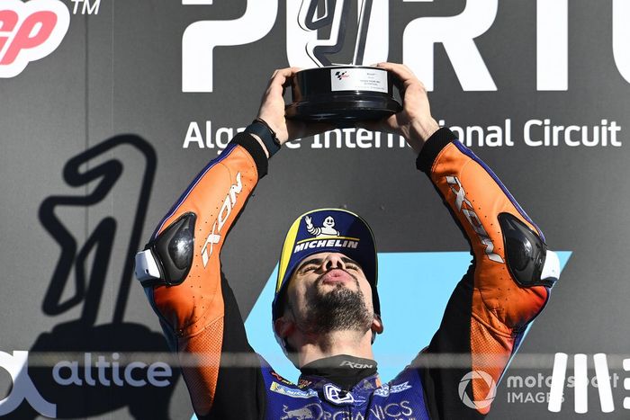 Ganador de la carrera Miguel Oliveira, Red Bull KTM Tech 3