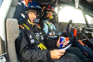 Thierry Neuville, Hyundai World Rally Team con Corey Funk