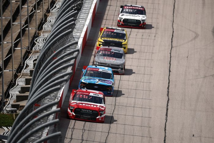 Corey Heim, TRICON Garage Toyota, Layne Riggs, Front Row Motorsports Ford, Daniel Hemric, McAnally-Hilgemann Racing, Grant Enfinger, CR7 Motorsports Chevrolet