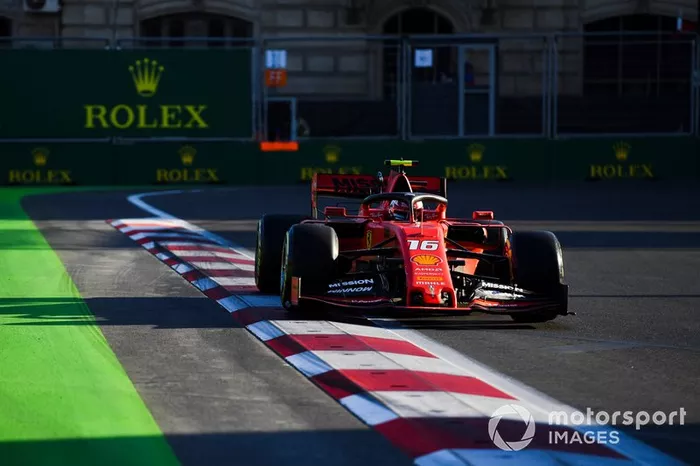E na pista, as coisas pareciam ir bem, com Charles Leclerc liderando o TL3 e sendo favorito para a pole.