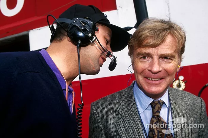 Nick Wirth, Simtek Takım Patronu ve Max Mosley, FIA Başkanı, Roland Ratzenberger'in kazası hakkında konuşuyor