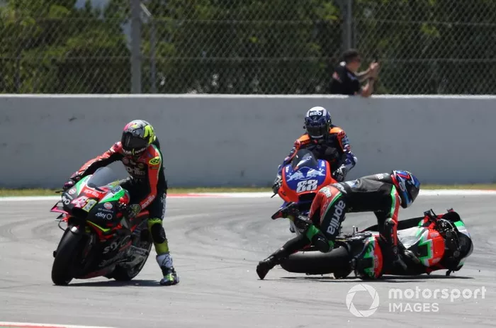 L'incidente di Bradley Smith, Aprilia Racing Team Gresini con Aleix Espargaro, Aprilia Racing Team Gresini