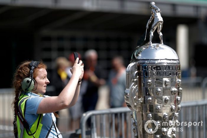 Borg-Warner Trophy, fan