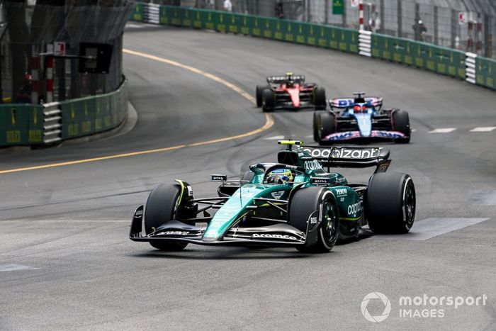Fernando Alonso, Aston Martin AMR23, Esteban Ocon, Alpine A523, Carlos Sainz, Ferrari SF-23